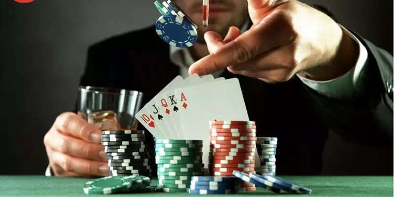 Tìm hiểu một cách rõ ràng hơn về bluff trong Poker là gì